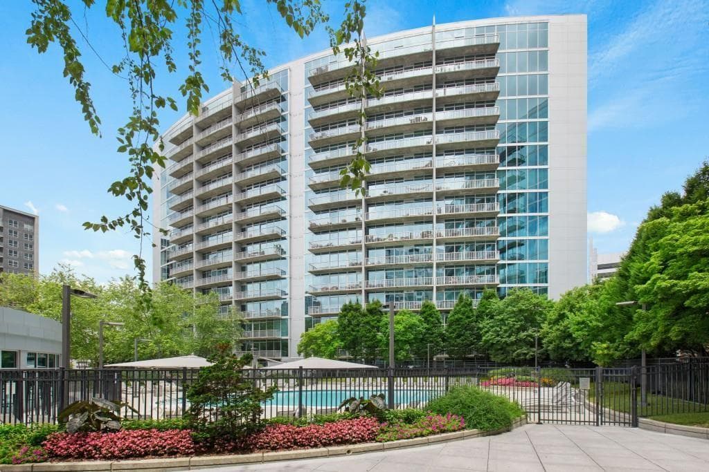 1 bedroom, 1 bathroom, 774 sq ft condominium sold at 44 Peachtree Place 1929, Atlanta, GA 30309