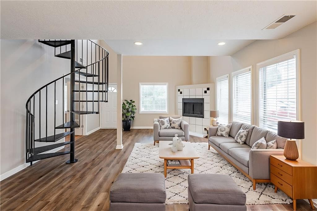 3 bedroom, 3 bathroom, 1,588 sq ft single family residence for sale at 2984 Porsche Place, Kennesaw, GA 30144 — photo 3