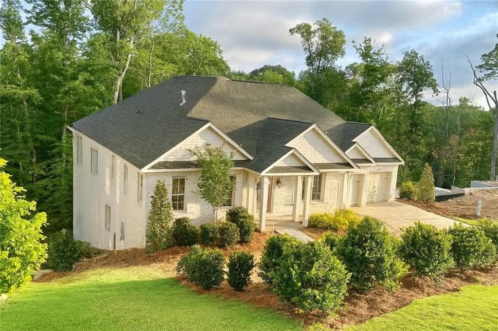 5 bedroom, 5 bathroom, 5,900 sq ft single family residence for sale at 4412 Brookview Drive, Atlanta, GA 30339 — photo 2