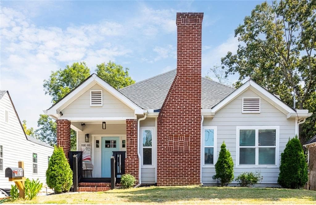3 bedroom, 2 bathroom, 1,552 sq ft single family residence sold at 1071 WHITE OAK Avenue, Atlanta, GA 30310