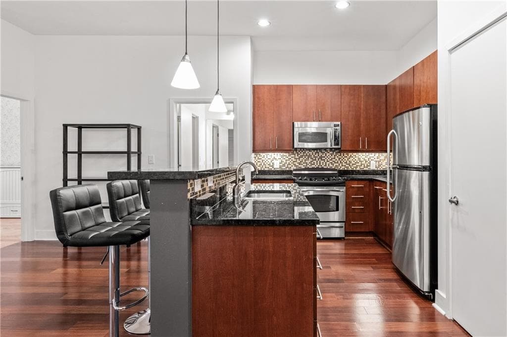 2 bedroom, 2 bathroom, 1,196 sq ft condominium for sale at 425 Chapel Street 2108, Atlanta, GA 30313 — photo 2