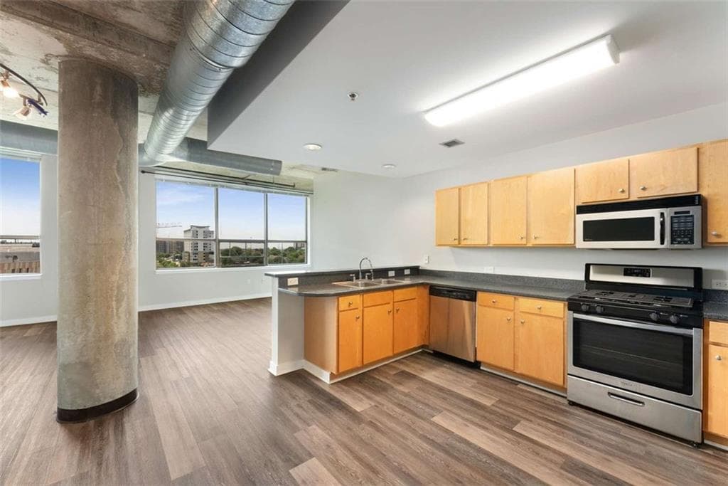 1 bedroom, 1 bathroom, 952 sq ft condominium sold at 115 W Peachtree 704, Atlanta, GA 30313