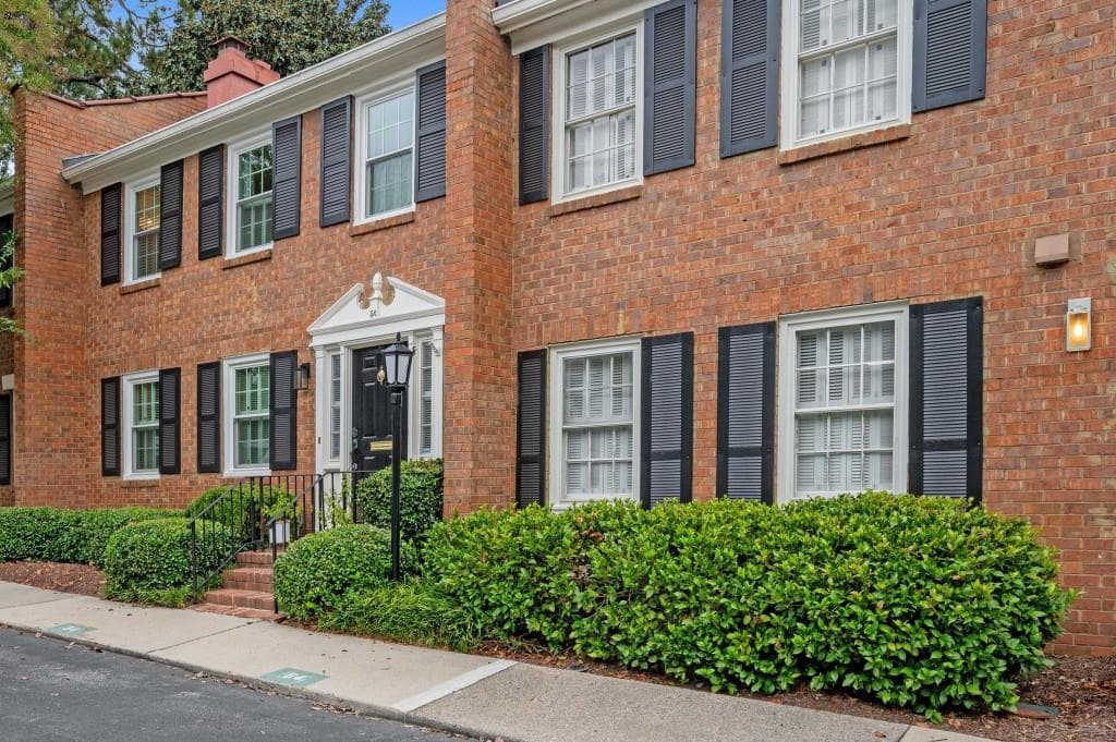 3 bedroom, 3 bathroom, 2,020 sq ft condominium sold at 4620 Wieuca Road 54, Atlanta, GA 30342