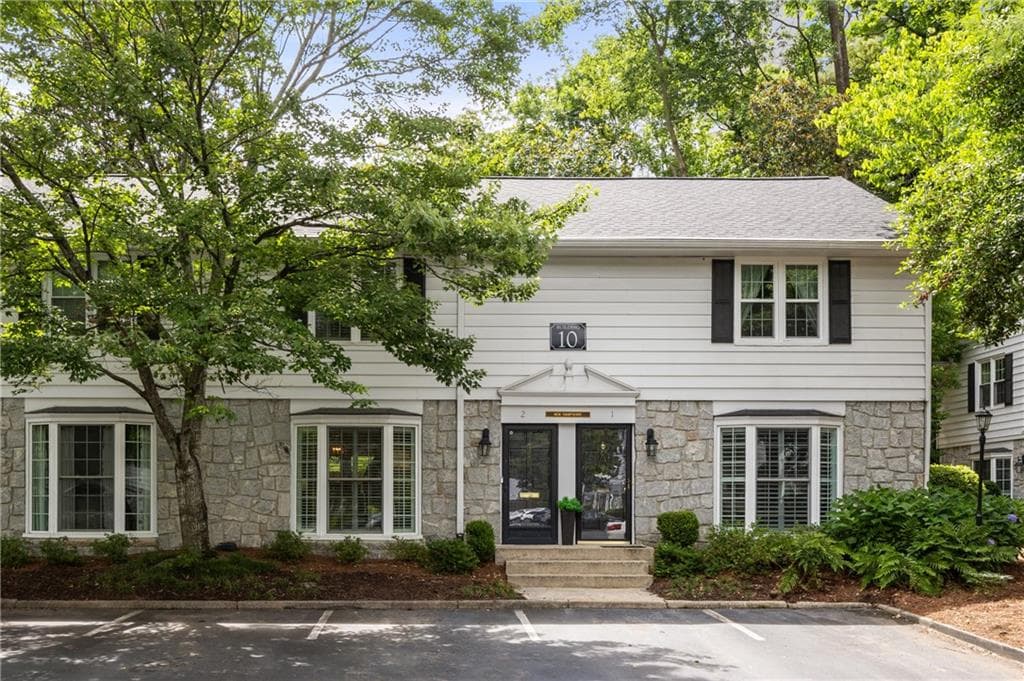 2 bedroom, 2 bathroom, 1,108 sq ft condominium sold at 136 Peachtree Memorial Drive NH2, Atlanta, GA 30309