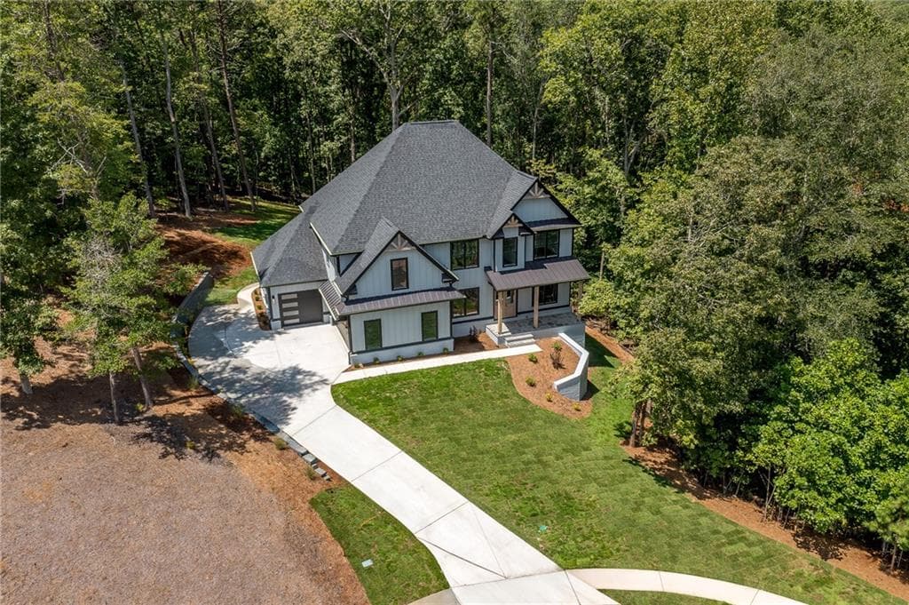 5 bedroom, 5 bathroom, 3,770 sq ft single family residence for sale at 6008 Tradewinds Cove, Gainesville, GA 30506 — photo 5