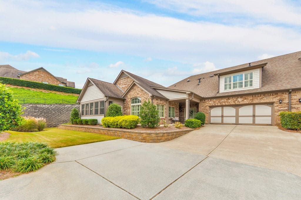 3 bedroom, 3 bathroom, 2,424 sq ft condominium sold at 4179 Lanier Ridge Walk, Cumming, GA 30041