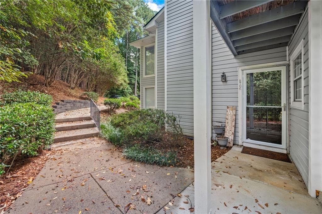 2 bedroom, 2 bathroom, 1,166 sq ft condominium sold at 2706 Suwanee Way 12, Marietta, GA 30067