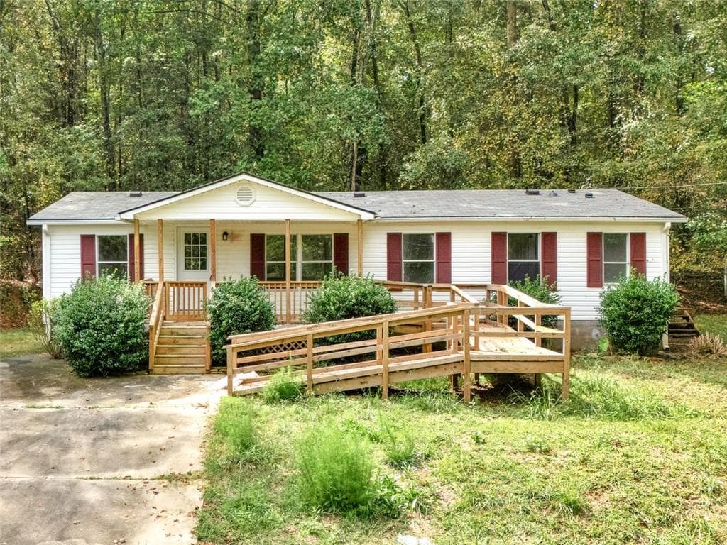 142 WATER OAK DELL Drive, Lavonia, GA 30553 — most recent listing photo