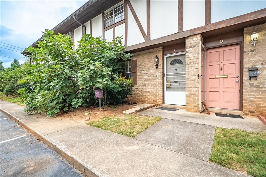2 bedroom, 2 bathroom, 1,180 sq ft condominium for sale at 2956 N Dekalb Drive C, Atlanta, GA 30340 — photo 2