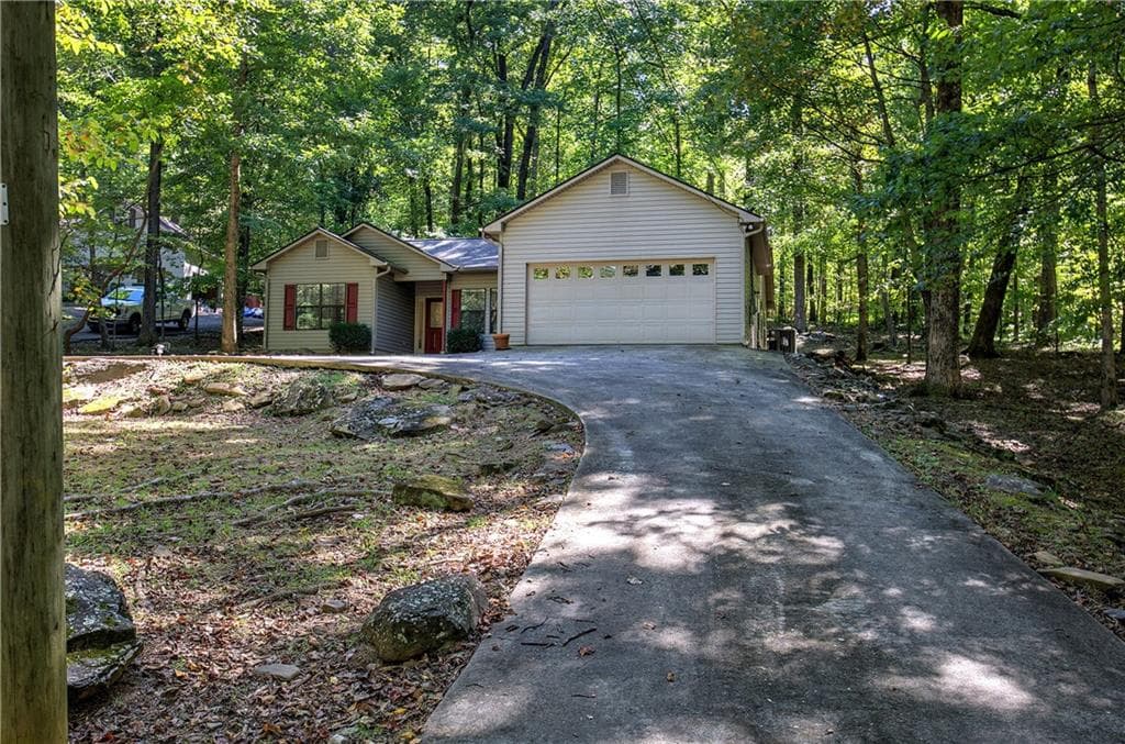 3 bedroom, 2 bathroom, 1,660 sq ft single family residence for sale at 858 Crippled Oak Trail, Jasper, GA 30143 — photo 3
