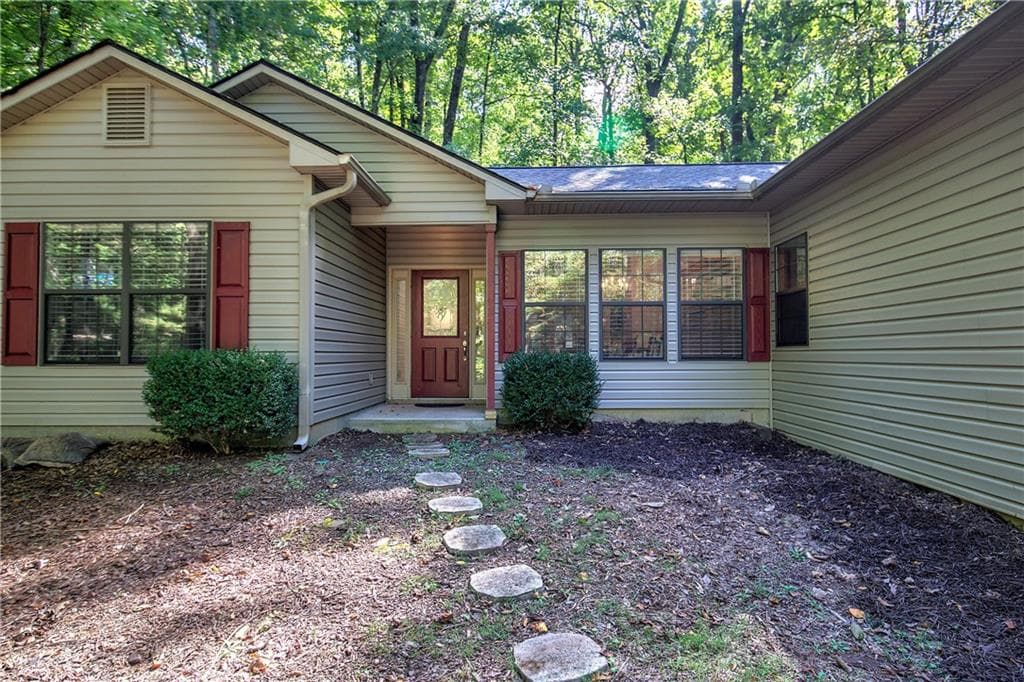 3 bedroom, 2 bathroom, 1,660 sq ft single family residence for sale at 858 Crippled Oak Trail, Jasper, GA 30143 — photo 2