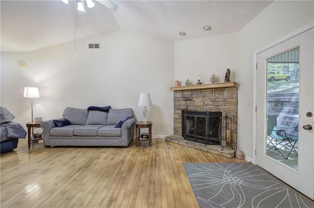 3 bedroom, 2 bathroom, 1,660 sq ft single family residence for sale at 858 Crippled Oak Trail, Jasper, GA 30143 — photo 5