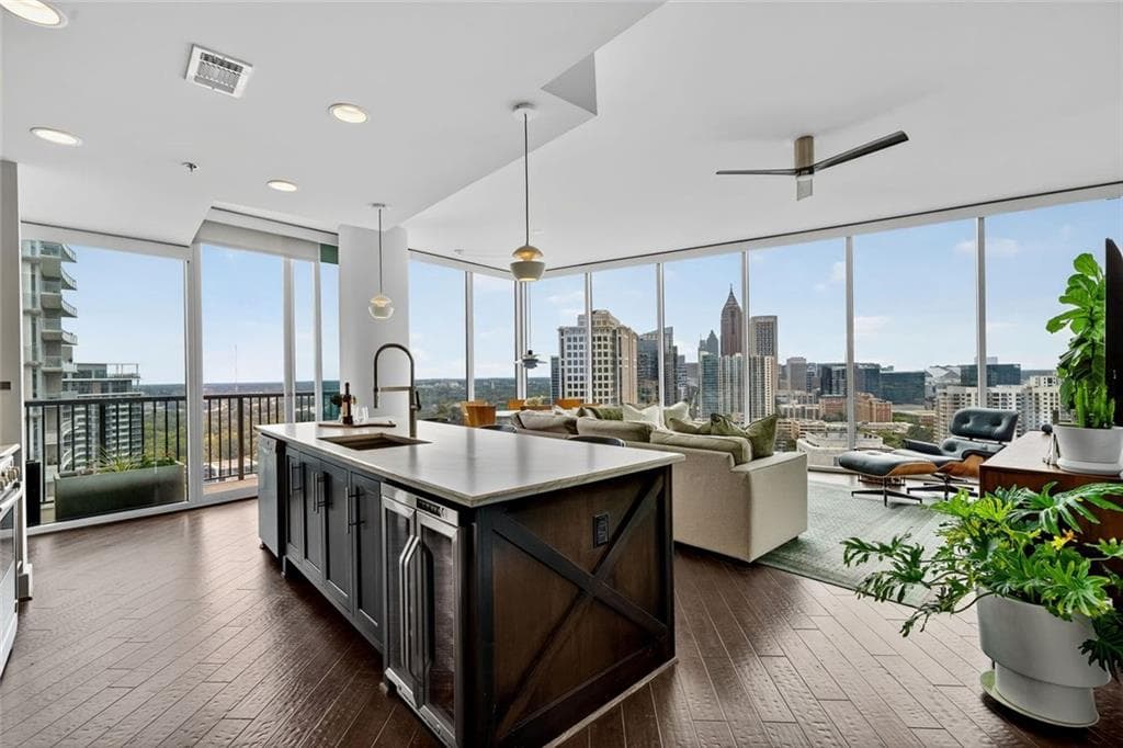 2 bedroom, 2 bathroom, 1,397 sq ft condominium sold at 1080 Peachtree Street 2610, Atlanta, GA 30309