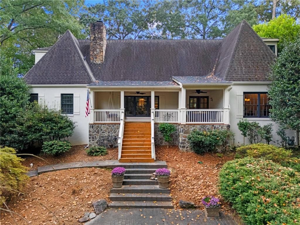 6 bedroom, 5 bathroom single family residence sold at 937 Buckingham Circle, Atlanta, GA 30327