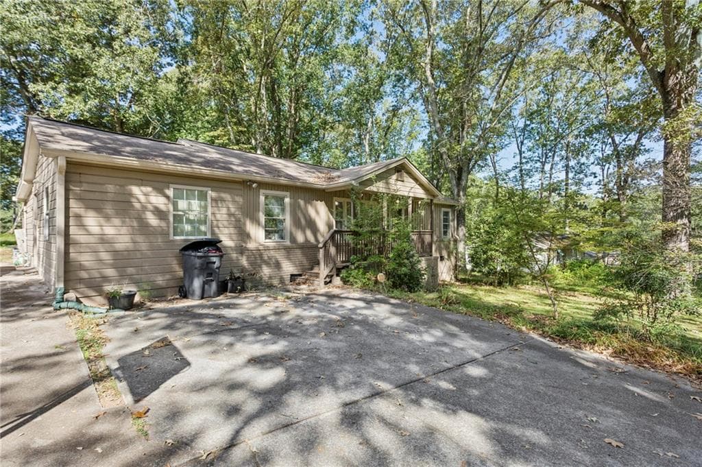 5800 Crabapple Drive