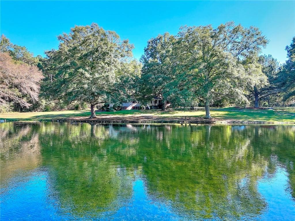 3 bedroom, 3 bathroom, 2,242 sq ft single family residence for sale at 3520 Tom Brewer Road, Loganville, GA 30052 — photo 2