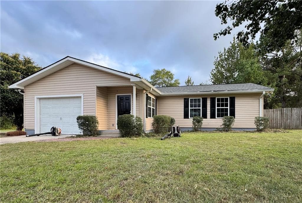 3 bedroom, 2 bathroom single family residence under contract at 1621 Meadowood Drive, Waycross, GA 31503