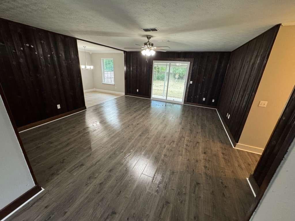 3 bedroom, 2 bathroom single family residence under contract at 1621 Meadowood Drive, Waycross, GA 31503 — photo 2