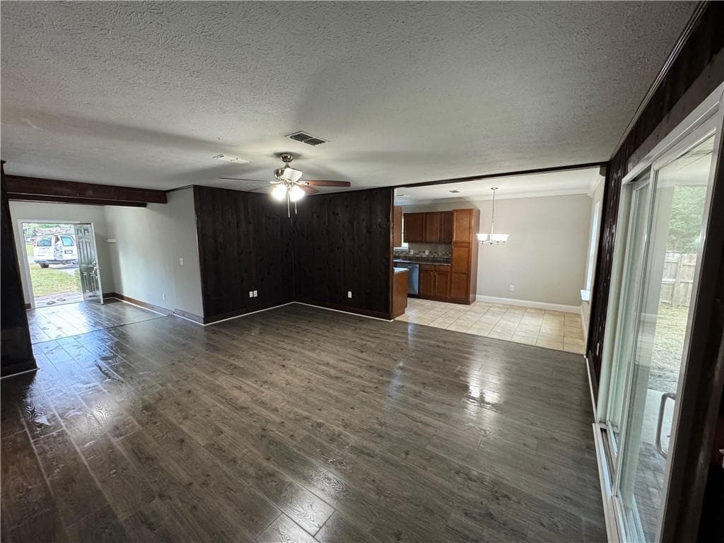 3 bedroom, 2 bathroom single family residence under contract at 1621 Meadowood Drive, Waycross, GA 31503 — photo 3