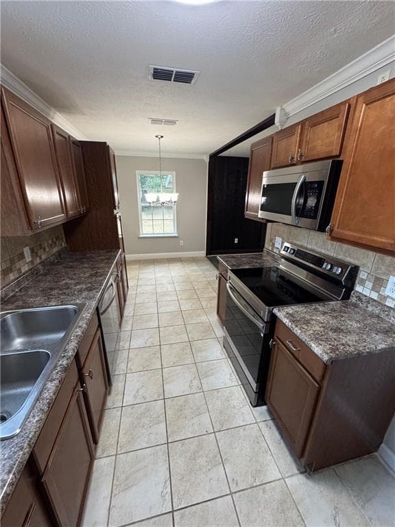 3 bedroom, 2 bathroom single family residence under contract at 1621 Meadowood Drive, Waycross, GA 31503 — photo 5