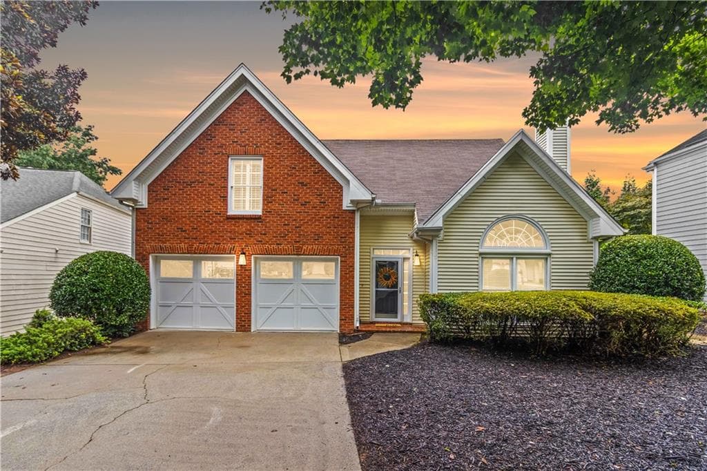 3 bedroom, 3 bathroom, 2,014 sq ft single family residence sold at 215 Ridge Point Court, Alpharetta, GA 30022