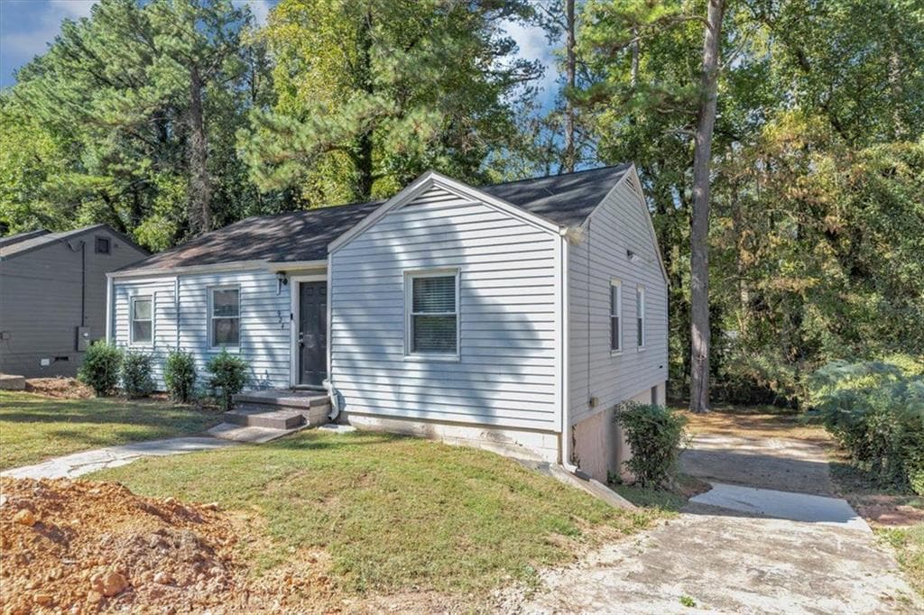 3 bedroom, 1 bathroom, 978 sq ft single family residence sold at 924 BEECHER Court, Atlanta, GA 30311