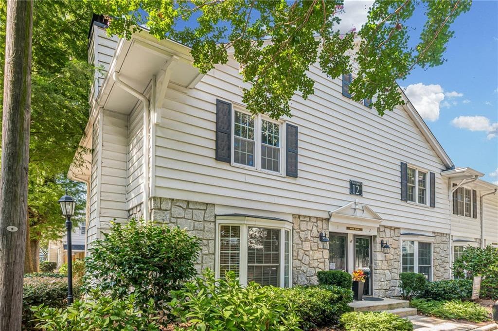 2 bedroom, 2 bathroom, 1,108 sq ft townhouse sold at 136 Peachtree Memorial Drive RI1, Atlanta, GA 30309