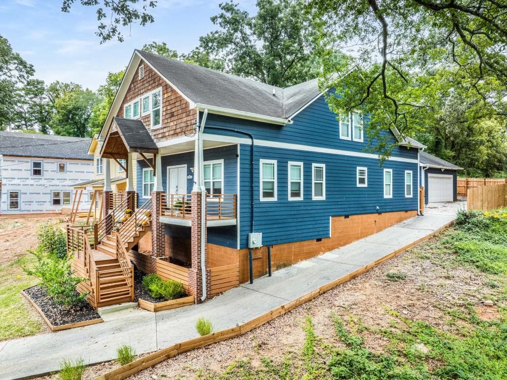 4 bedroom, 5 bathroom, 3,550 sq ft single family residence sold at 1985 Lois Place, Atlanta, GA 30318