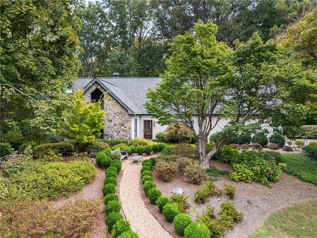 5 bedroom, 6 bathroom, 5,044 sq ft single family residence sold at 425 Overview Drive, Atlanta, GA 30327