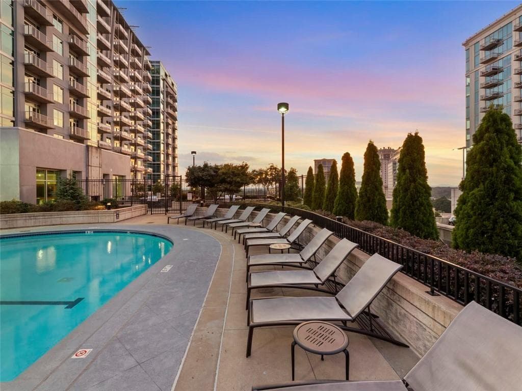 1 bedroom, 1 bathroom, 771 sq ft condominium for sale at 250 PHARR Road 806, Atlanta, GA 30305 — photo 2