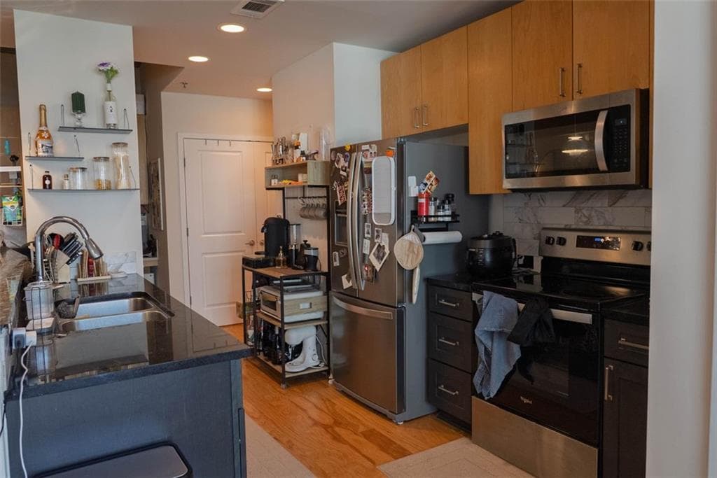 1 bedroom, 1 bathroom, 771 sq ft condominium for sale at 250 PHARR Road 806, Atlanta, GA 30305 — photo 6