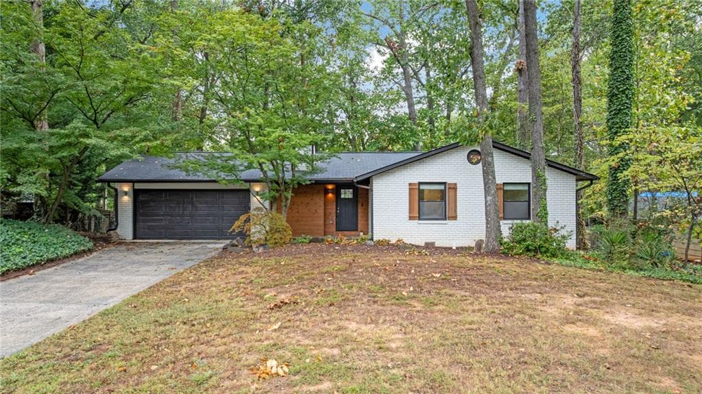 3 bedroom, 2 bathroom, 1,444 sq ft single family residence sold at 4084 Longview Drive, Atlanta, GA 30341