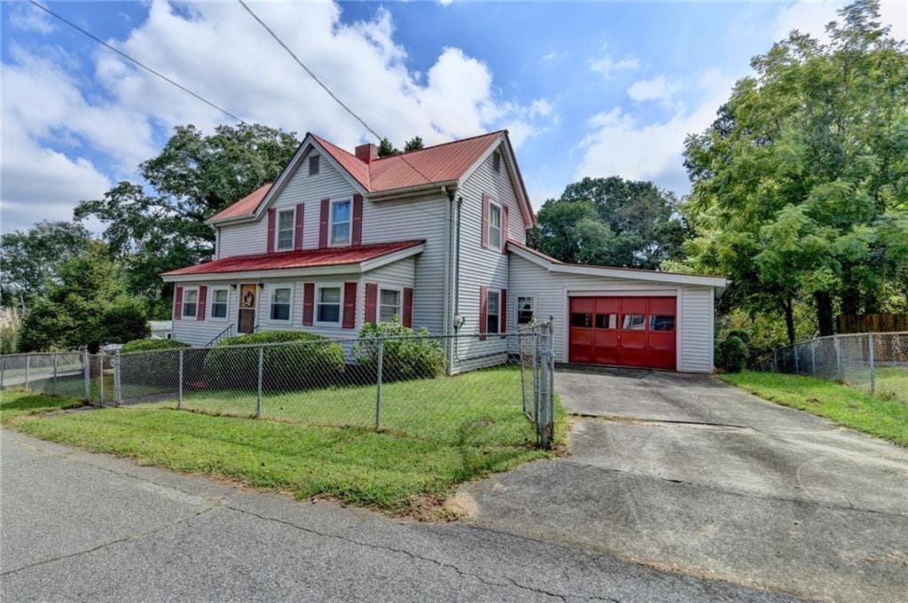 37 Spring Street, Gainesville, GA 30501 — most recent listing photo