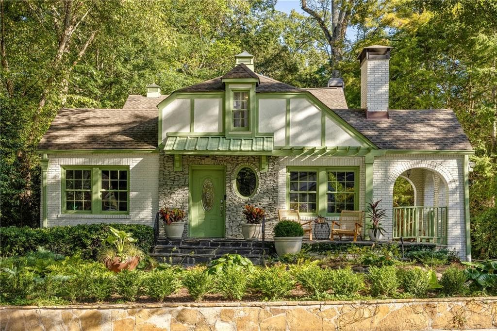 3 bedroom, 3 bathroom, 3,332 sq ft single family residence sold at 676 Cumberland Circle, Atlanta, GA 30306