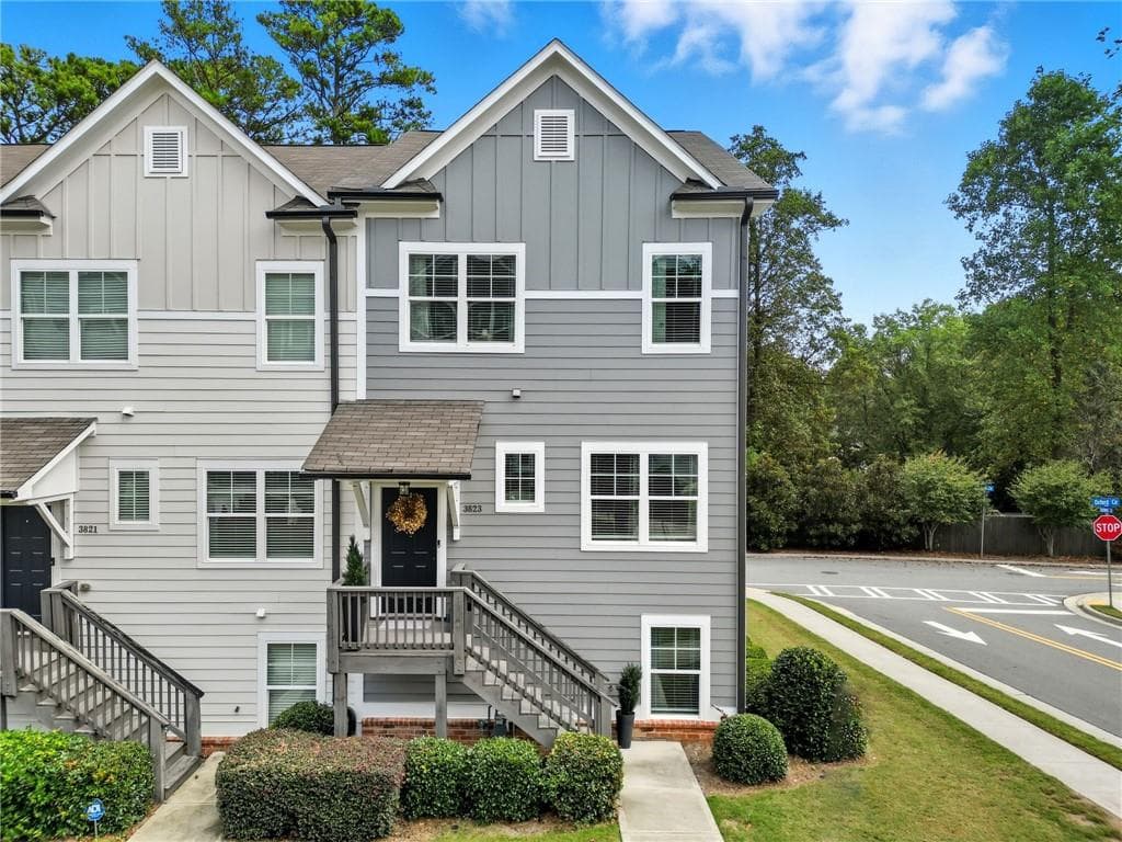 3 bedroom, 4 bathroom, 1,950 sq ft townhouse sold at 3823 Oxford Circle, Atlanta, GA 30340