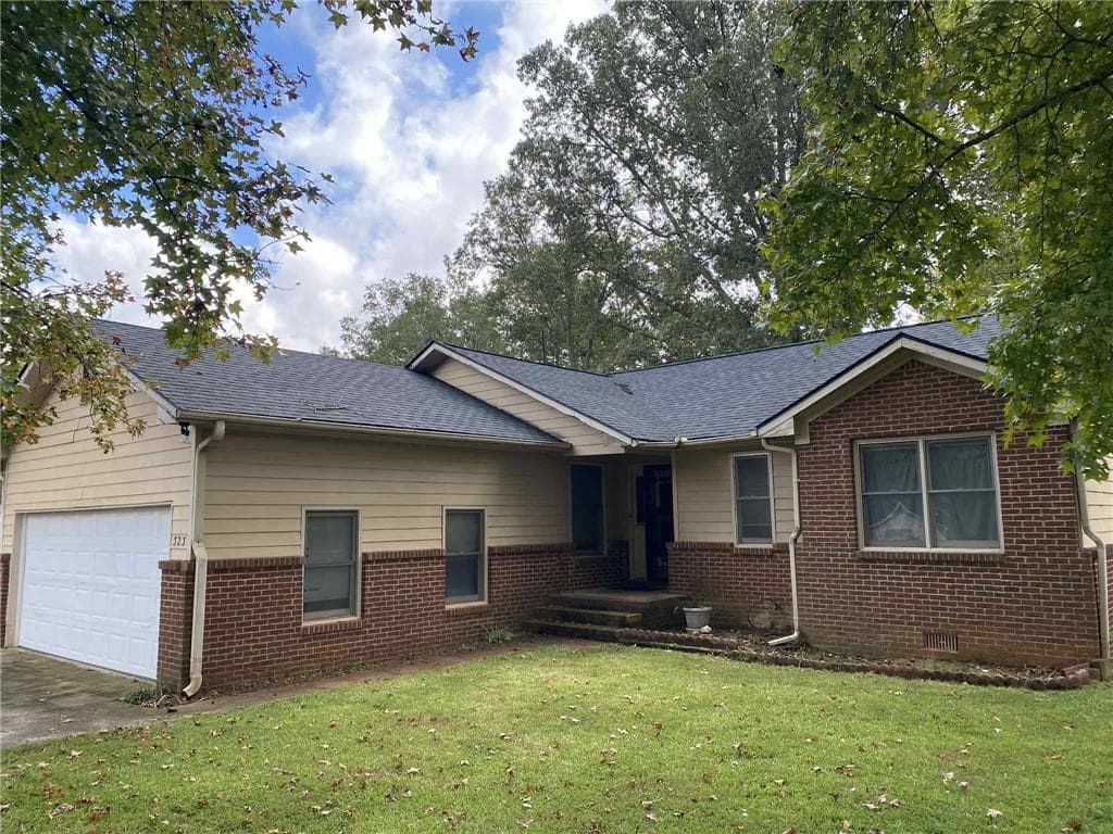3 bedroom, 2 bathroom, 1,314 sq ft single family residence sold at 323 Lumpkin Street, Winder, GA 30680
