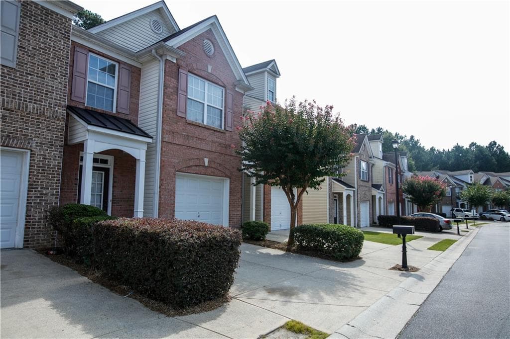 3 bedroom, 3 bathroom, 1,696 sq ft townhouse for rent at 3875 Dandridge Way, Duluth, GA 30096 for $2,000 a month — photo 2