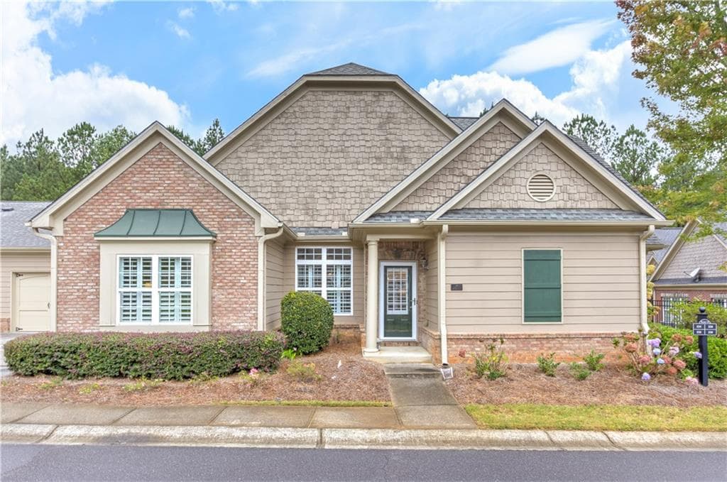 3 bedroom, 2 bathroom, 1,767 sq ft condominium sold at 230 Glens Loop, Woodstock, GA 30188