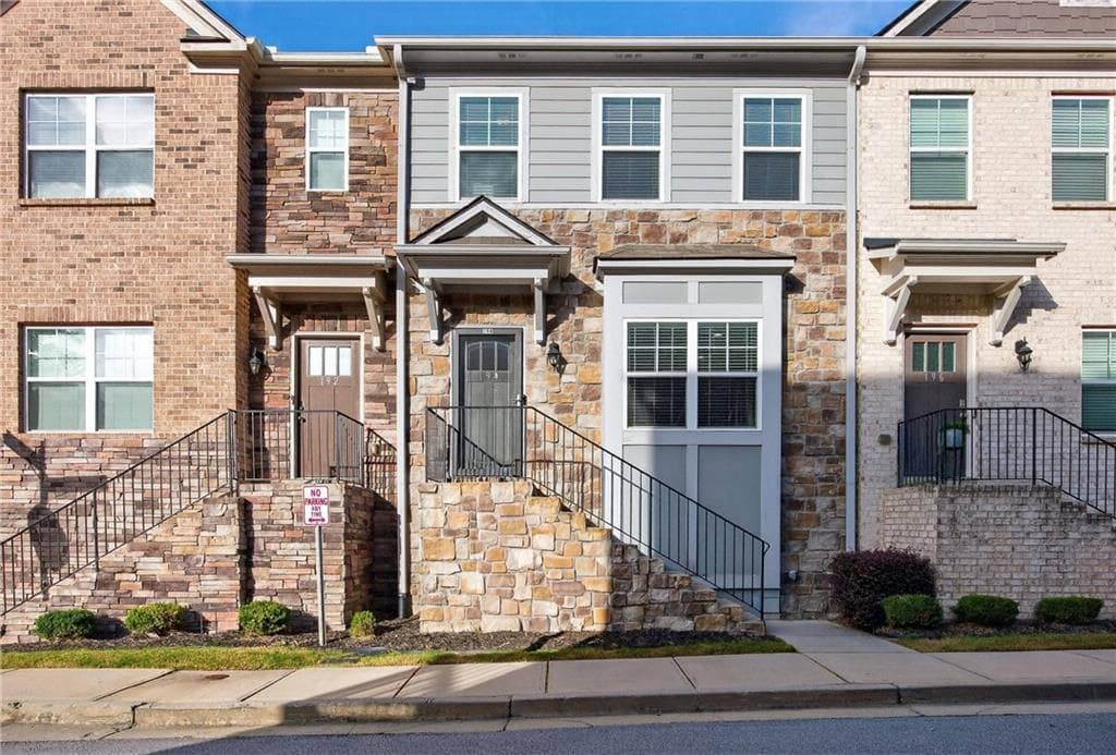 2 bedroom, 4 bathroom, 2,080 sq ft townhouse sold at 194 Mahnaz Drive, Atlanta, GA 30331