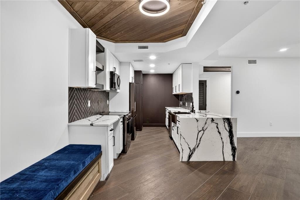 2 bedroom, 2 bathroom, 1,119 sq ft condominium sold at 1074 Peachtree Walk B106, Atlanta, GA 30309