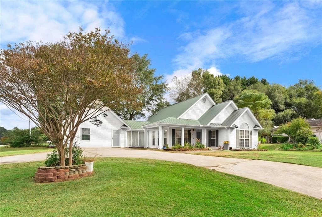 3 bedroom, 2 bathroom, 1,809 sq ft single family residence sold at 111 Davison Street, Baldwin, GA 30511