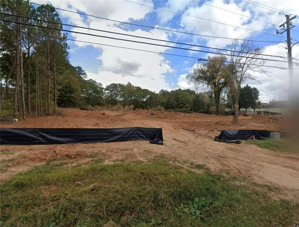 single family residence under contract at 122 Gloster Road, Lawrenceville, GA 30044 — photo 3