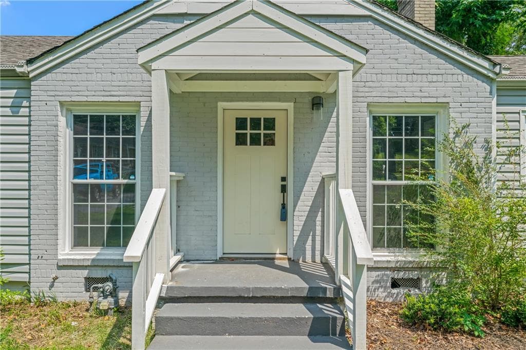 3 bedroom, 3 bathroom, 1,350 sq ft single family residence for sale at 1053 Blount Place, Atlanta, GA 30344 — photo 3