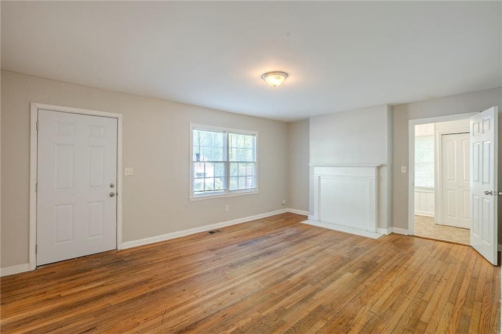 2 bedroom, 1 bathroom, 977 sq ft single family residence under contract at 1328 Lockhaven Circle, Atlanta, GA 30311 — photo 6