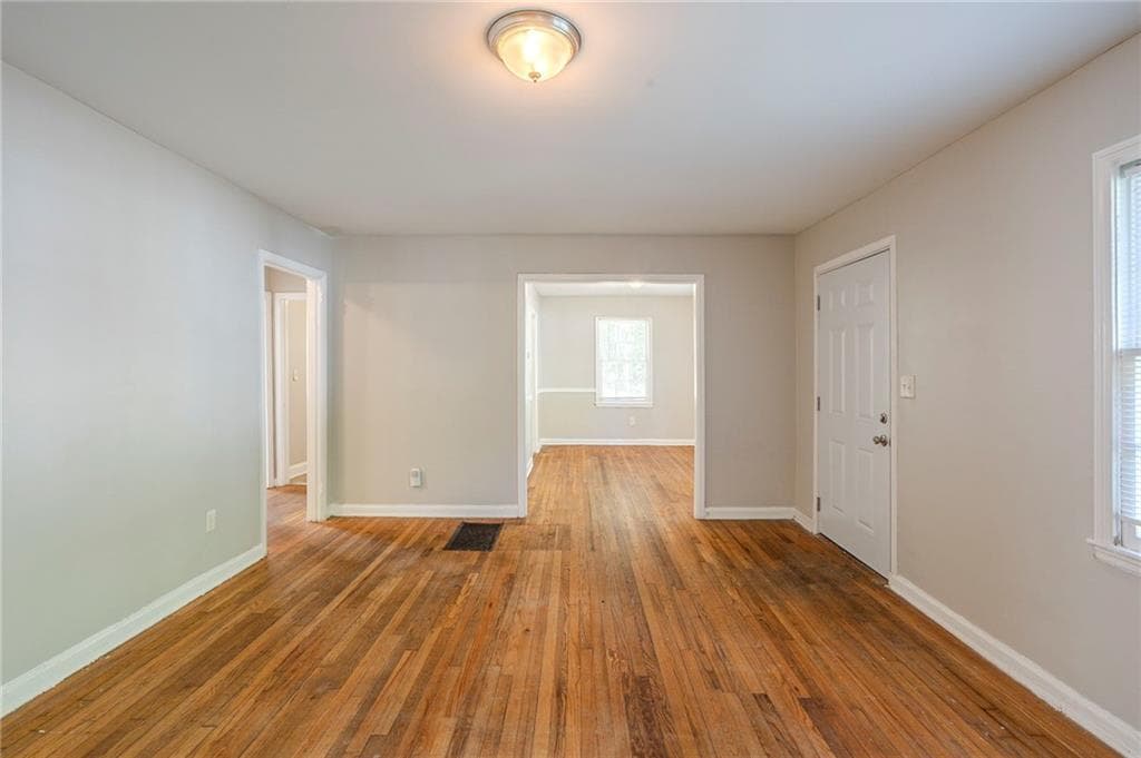 2 bedroom, 1 bathroom, 977 sq ft single family residence under contract at 1328 Lockhaven Circle, Atlanta, GA 30311 — photo 8