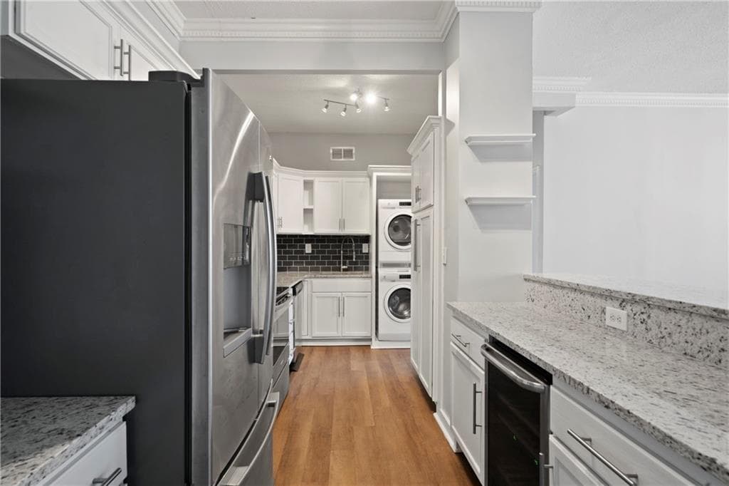 2 bedroom, 1 bathroom, 840 sq ft condominium for sale at 3060 Pharr Court North 317, Atlanta, GA 30305 — photo 5