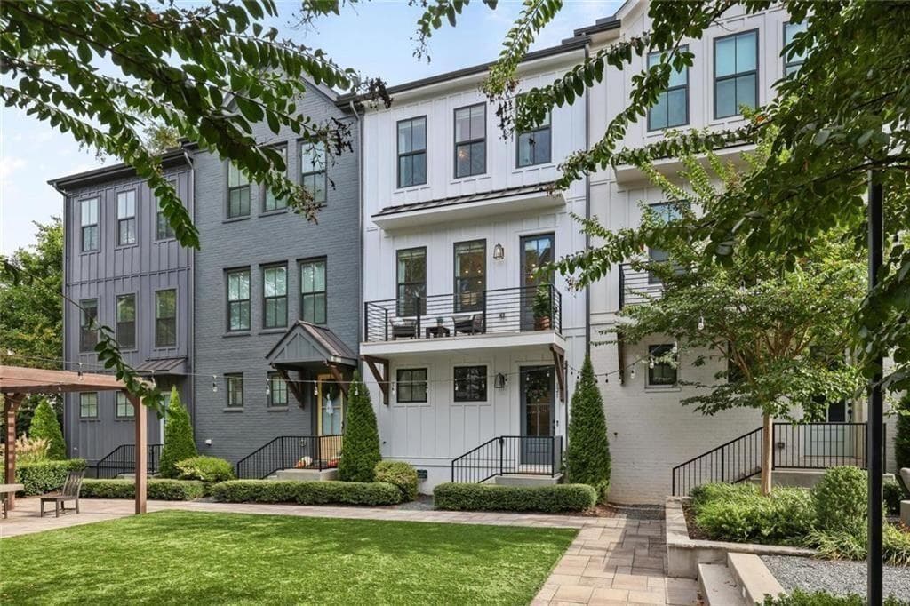 121 Chestnut Circle, Atlanta, GA 30342 — most recent listing photo
