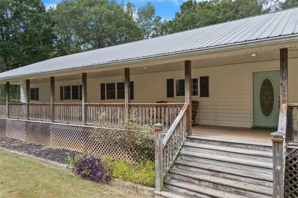 3 bedroom, 2 bathroom, 2,560 sq ft single family residence under contract at 532 Davenport Road, Braselton, GA 30517 — photo 3