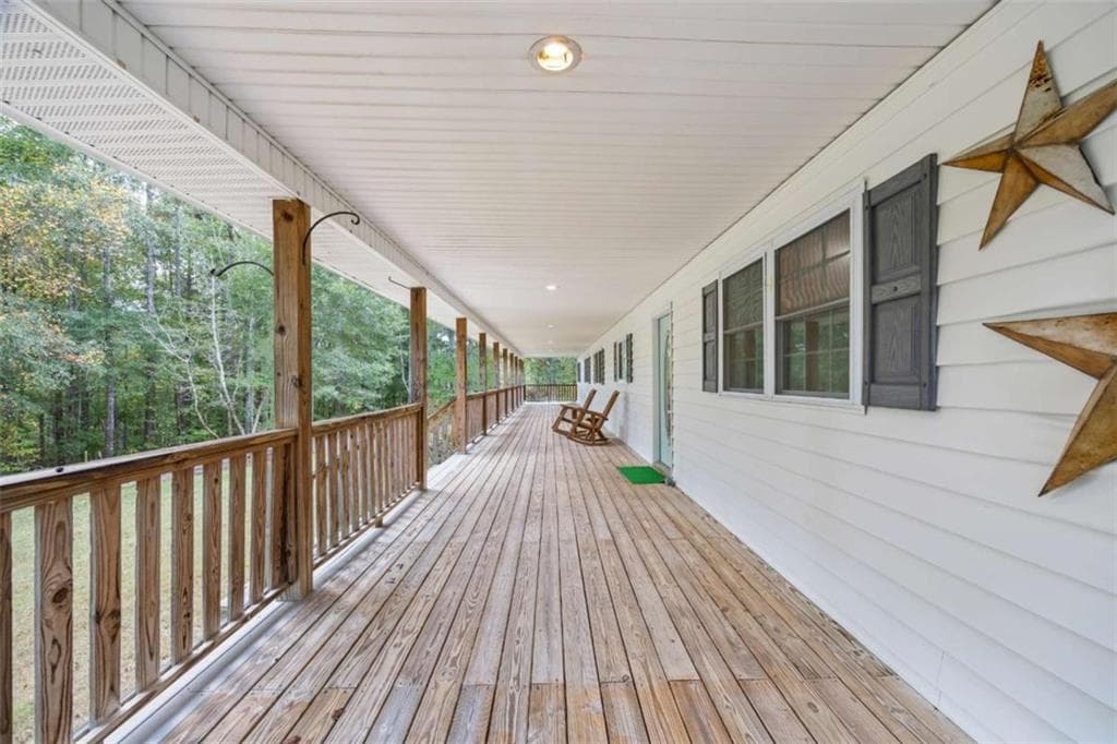 3 bedroom, 2 bathroom, 2,560 sq ft single family residence under contract at 532 Davenport Road, Braselton, GA 30517 — photo 5