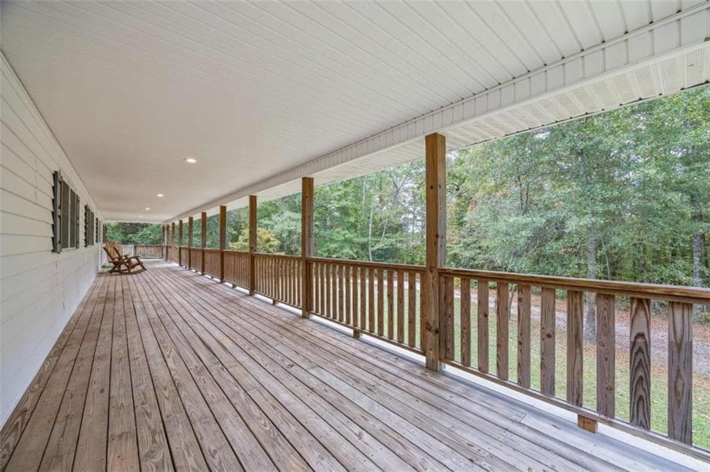 3 bedroom, 2 bathroom, 2,560 sq ft single family residence under contract at 532 Davenport Road, Braselton, GA 30517 — photo 6
